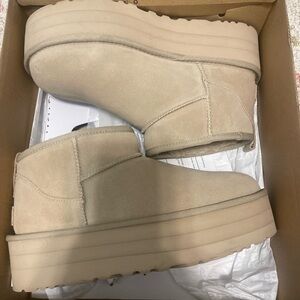 UGG ultra mini platform shoes worn 2 times. Excellent condition